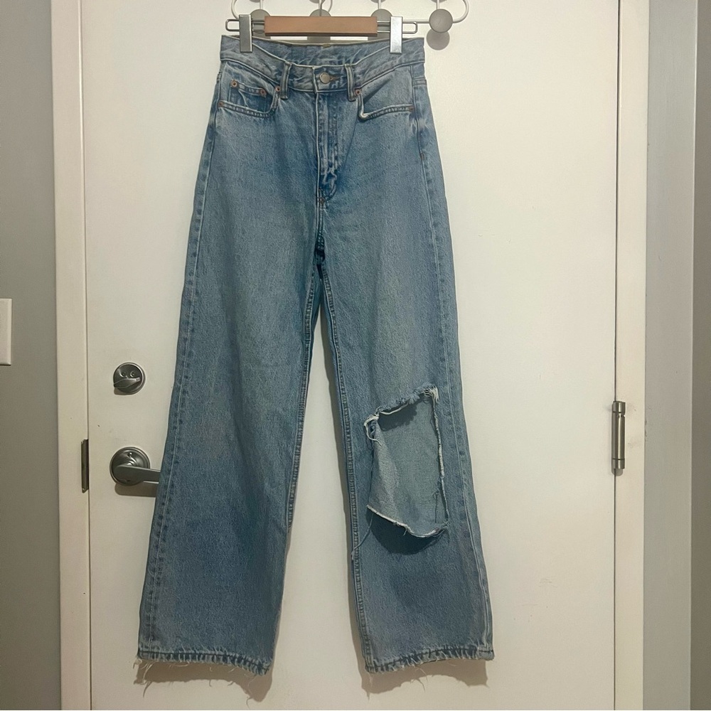 Wide Leg Distressed Jeans s26